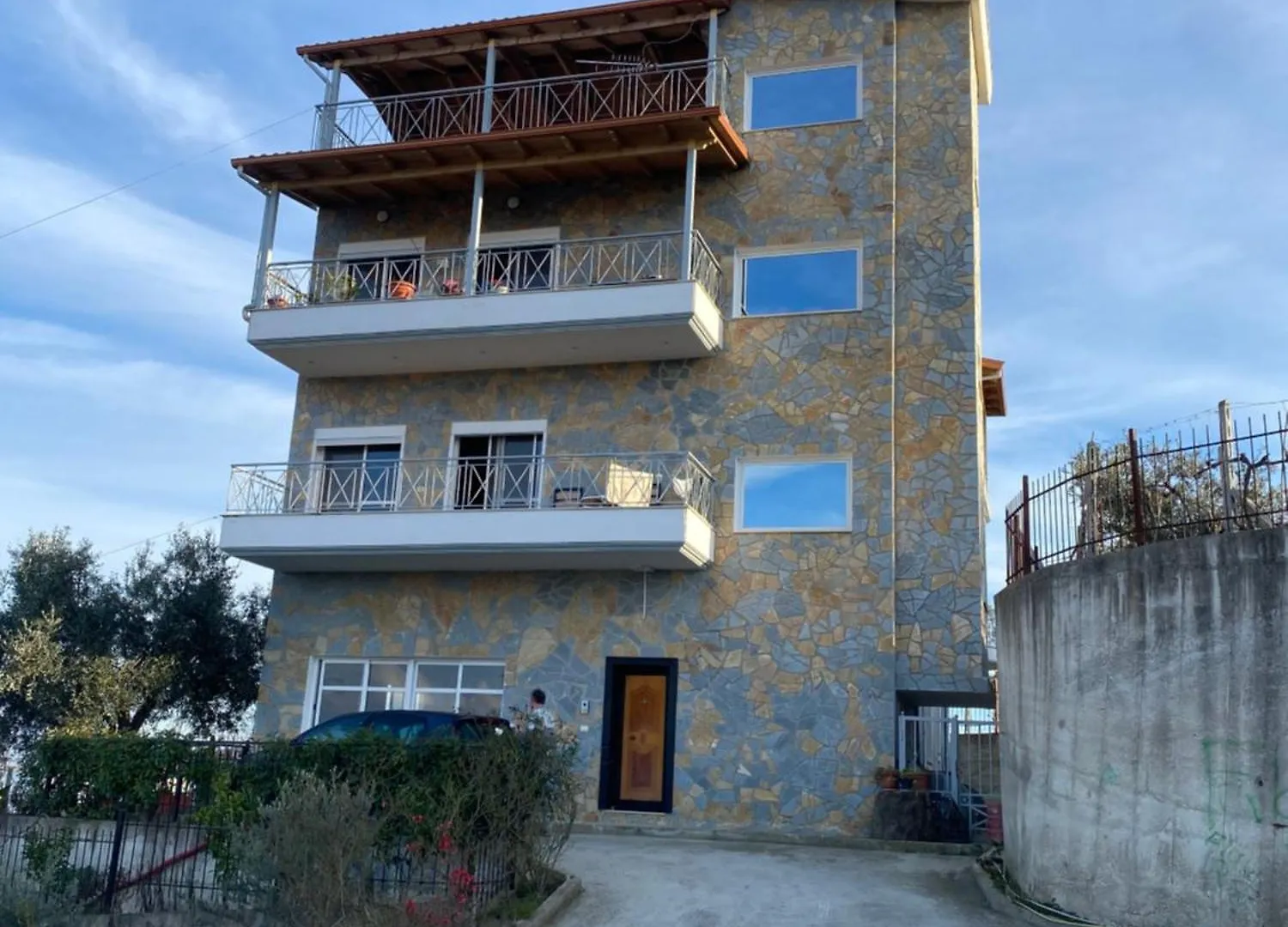 Private Rooms In Villa, City Side تيرانا