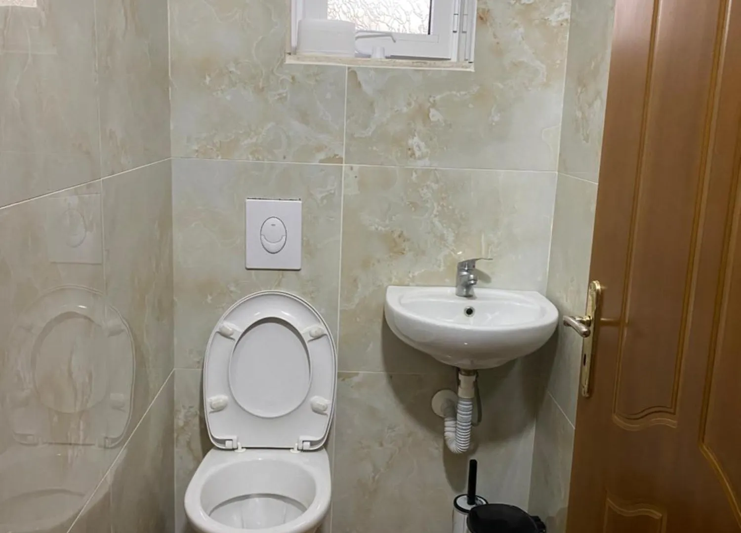 Private Rooms In Villa, City Side تيرانا