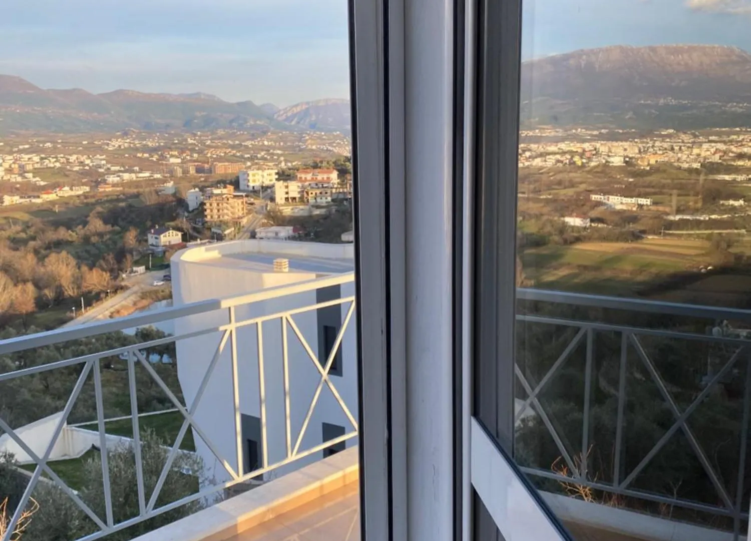 بيت ضيافة Private Rooms In Villa, City Side تيرانا