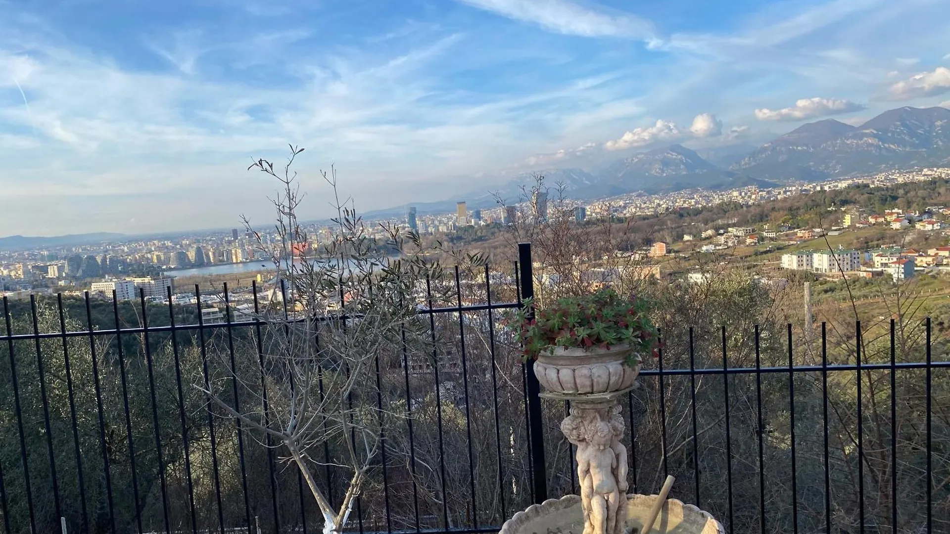 بيت ضيافة Private Rooms In Villa, City Side تيرانا
